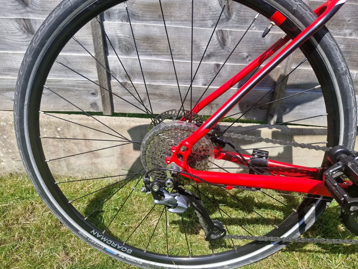 Hybrid bike boardman 8.6 as NEW with extras - Image 2