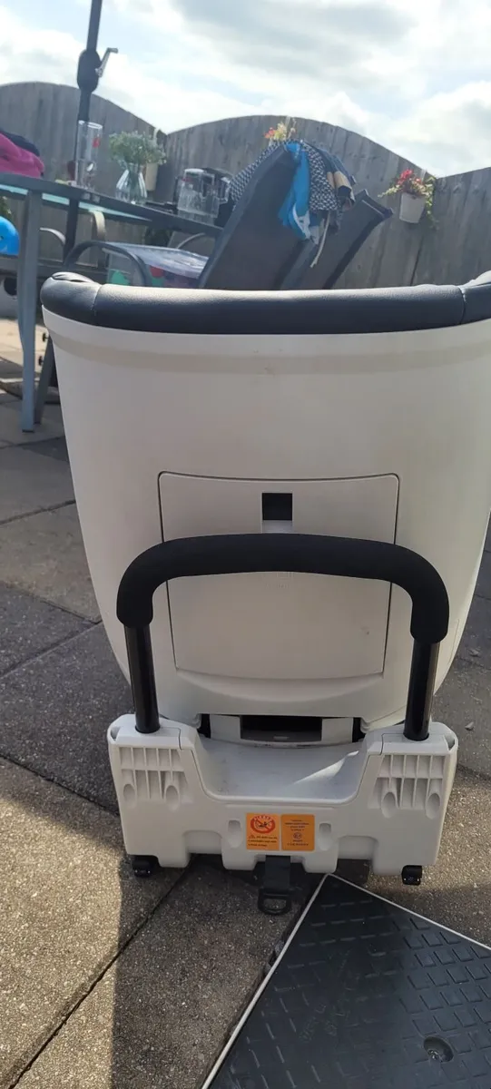 Childrens Car seat - Image 4