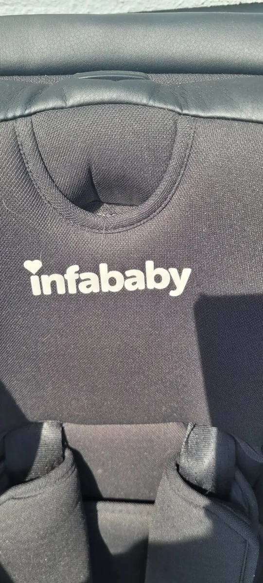Childrens Car seat - Image 1
