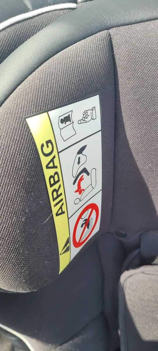 Childrens Car seat - Image 2