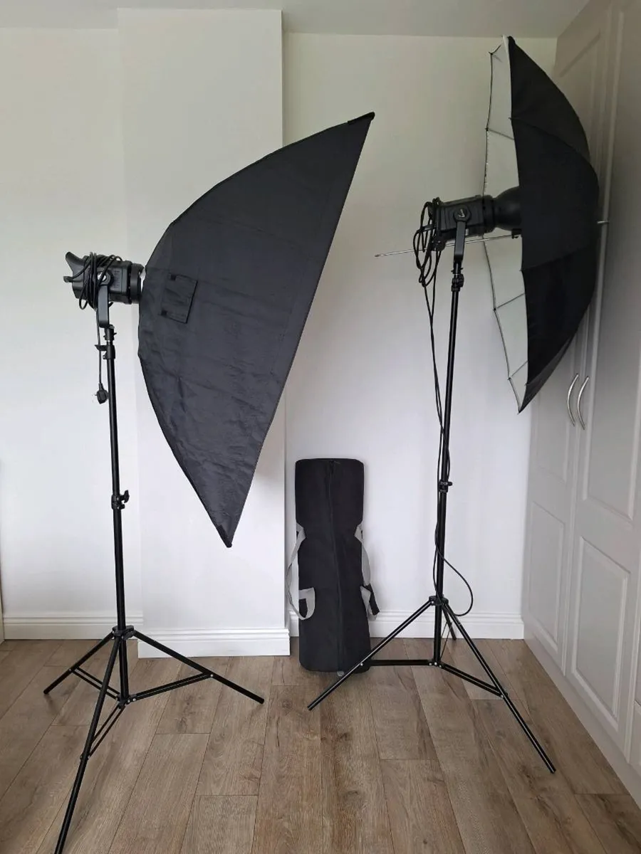 Bowens Gemini GM400 Studio Flash Lighting Kit - Image 1