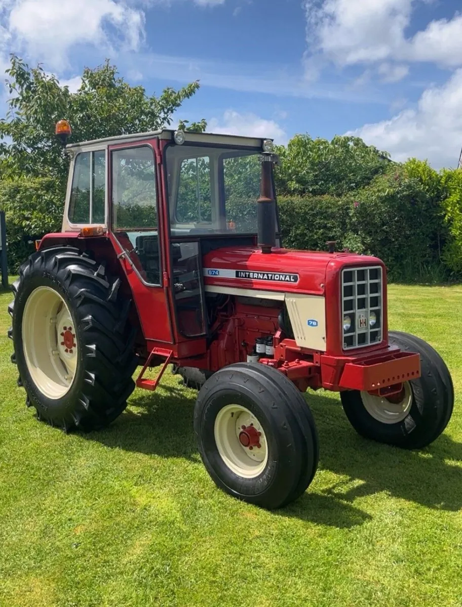 INTERNATIONAL 674 - Image 1