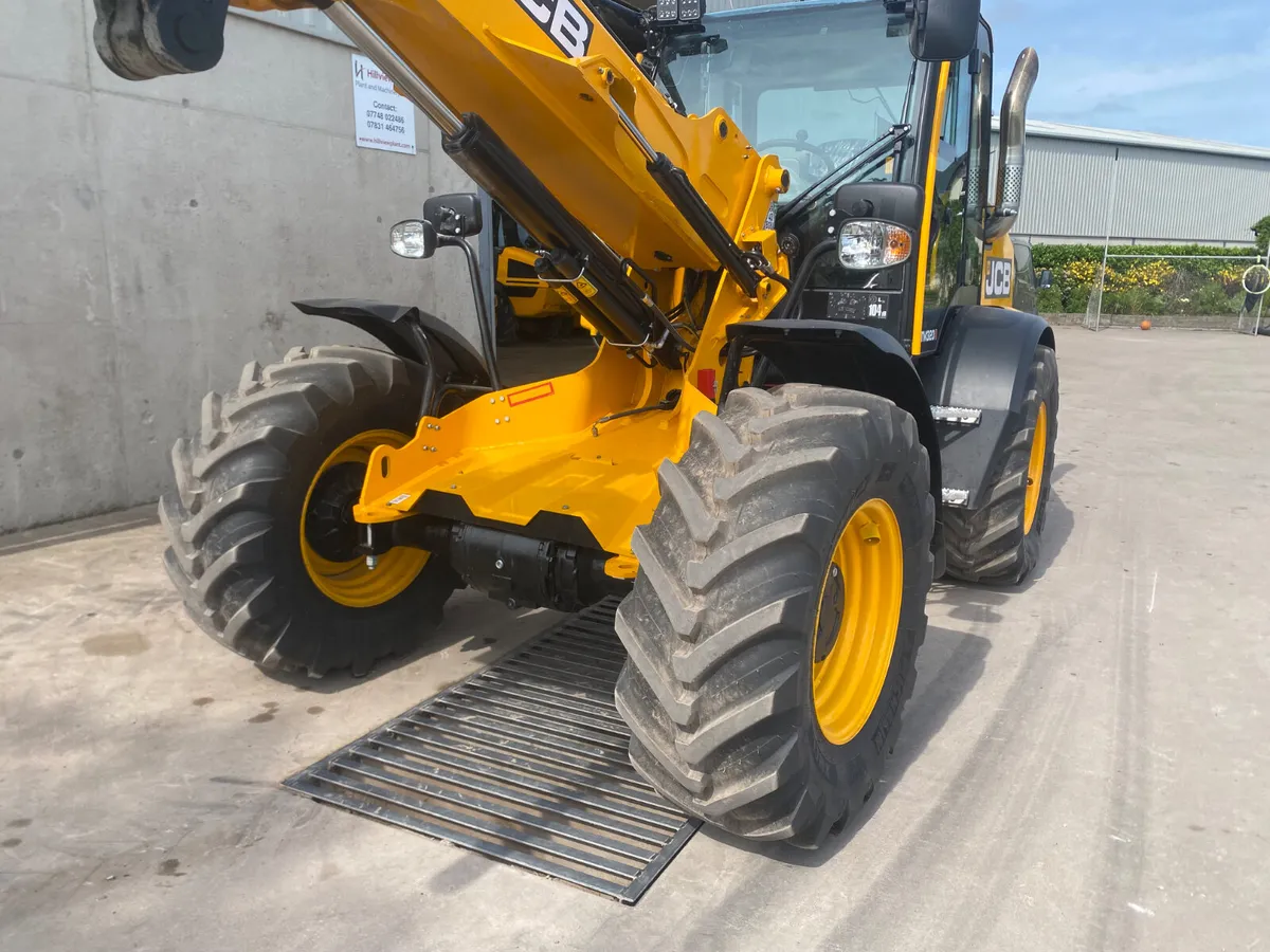 2025 JCB TM320s - Image 2