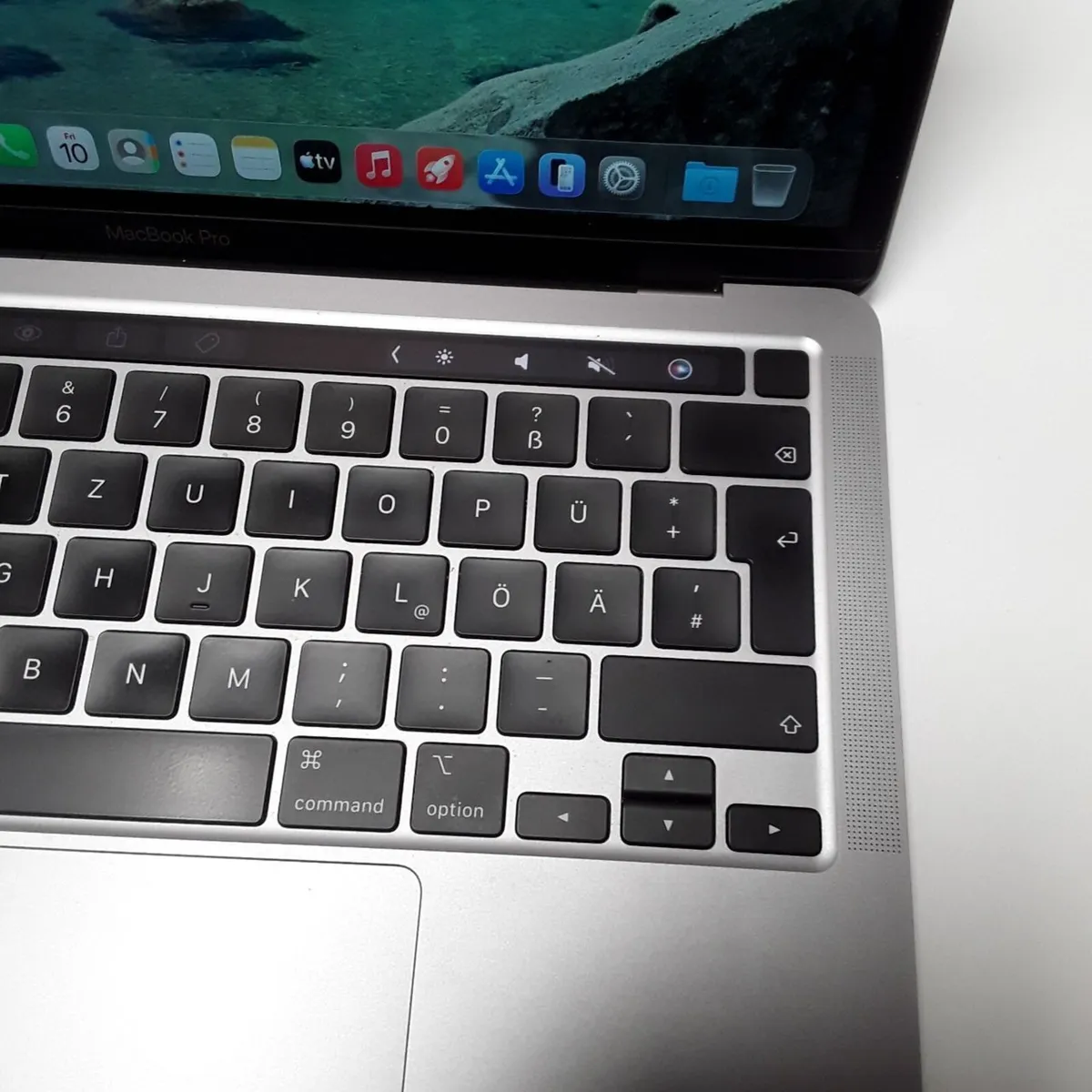 Apple MacBook Pro 13-inch (2020) | M1 Chip | 500GB - Image 3