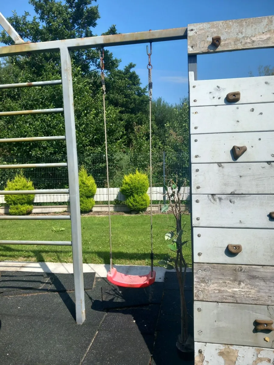 Play climbing frame with swing - Image 1