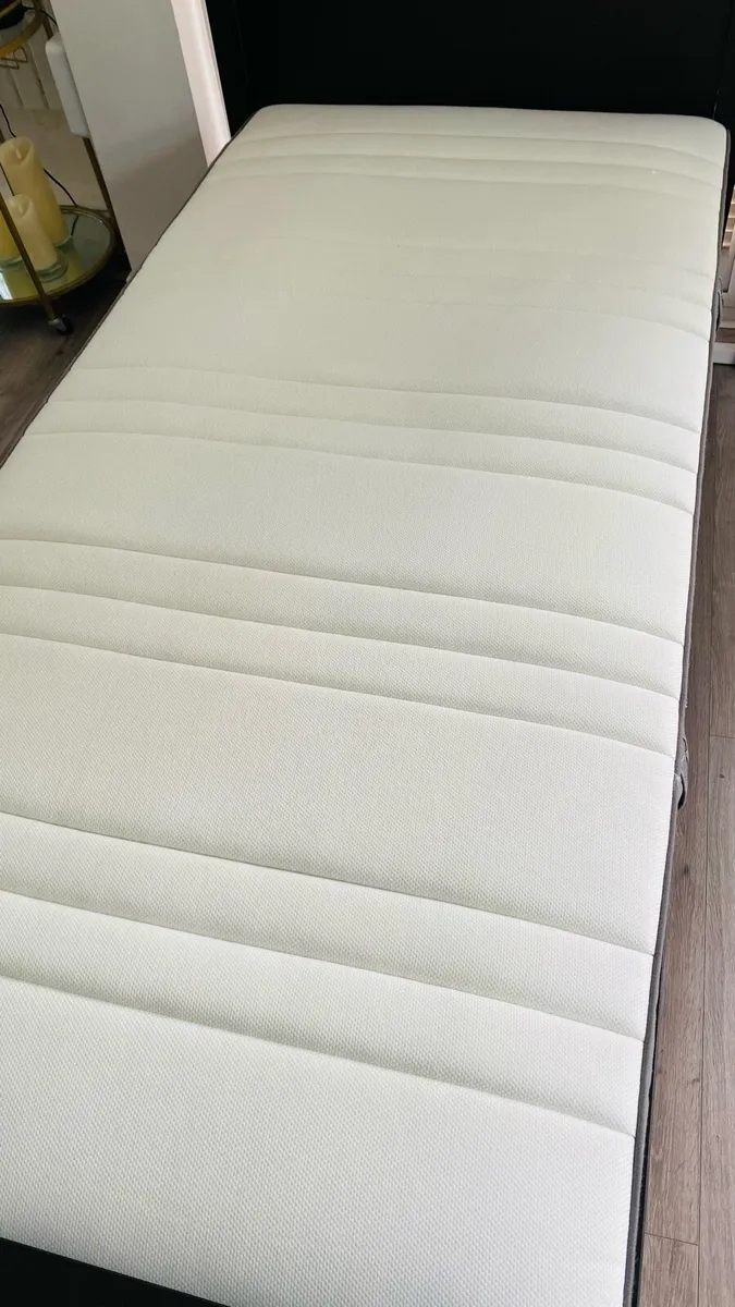 IKEA Hemnes single bed and mattress - Image 3