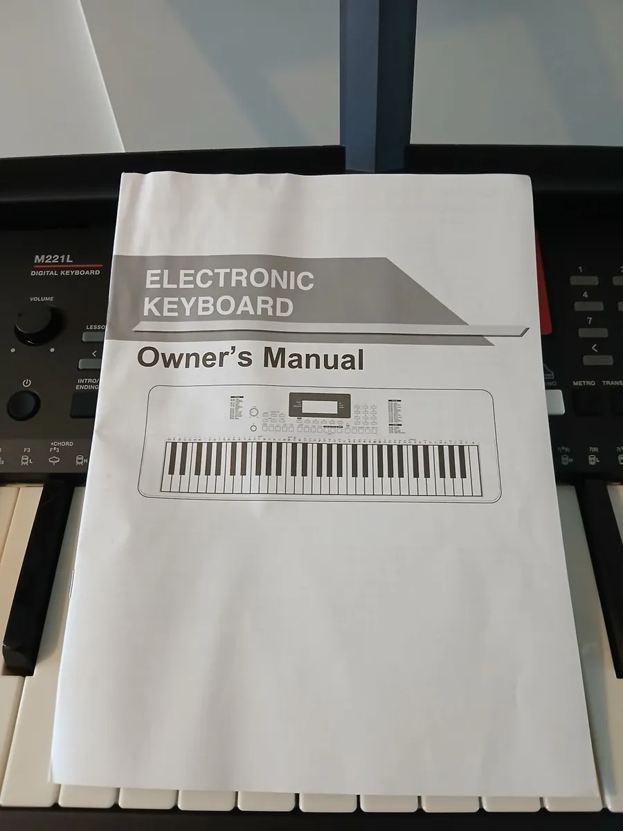 Electronic keyboard, stand & carry bag. - Image 2