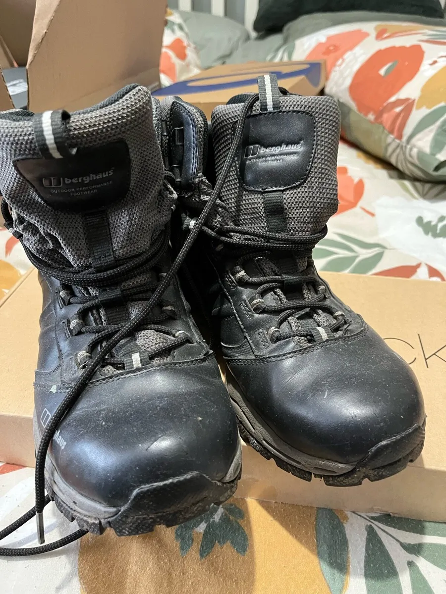 Berghaus Leather hiking boots - Image 1