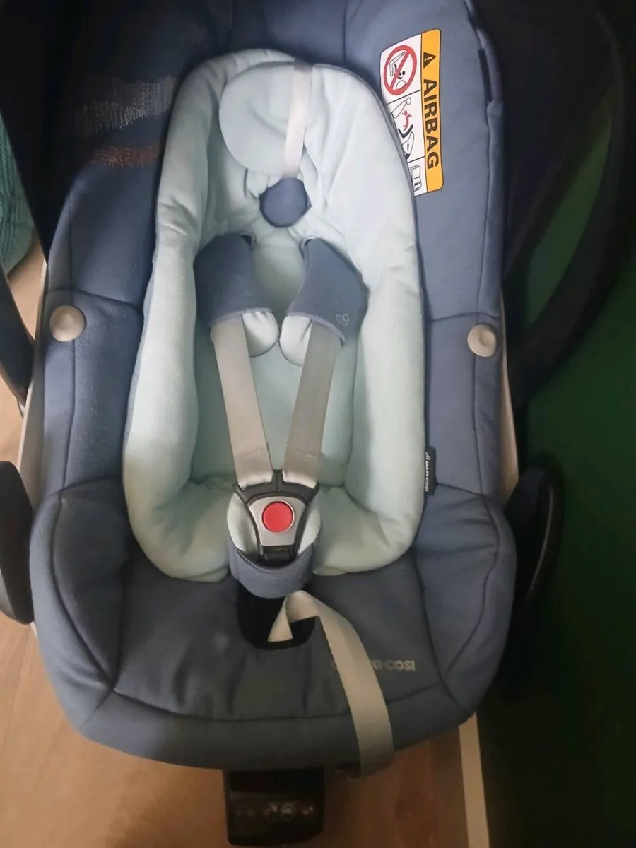 Car seat with infant insert - Image 2