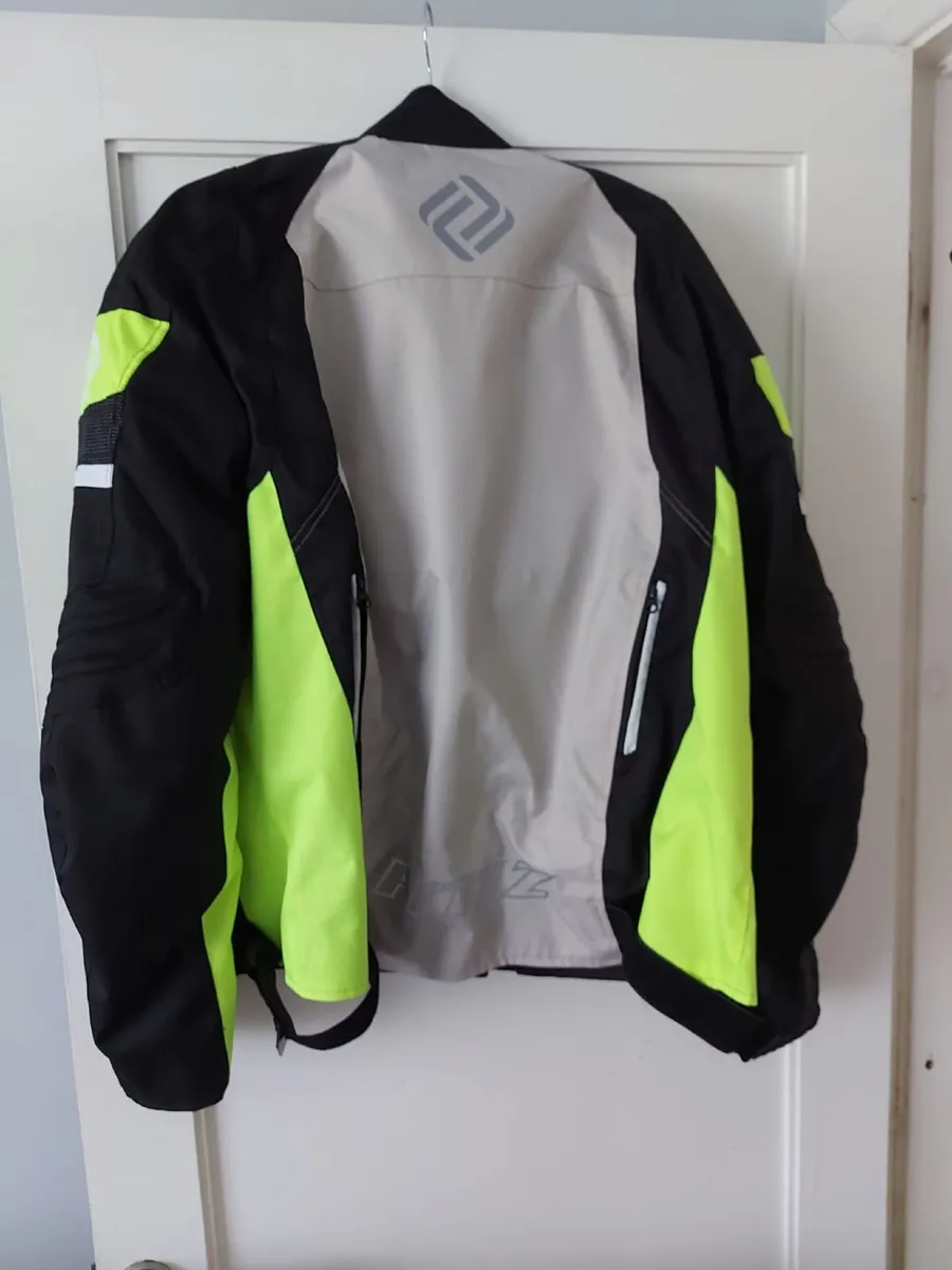 Motorbike jacket size Large - Image 1