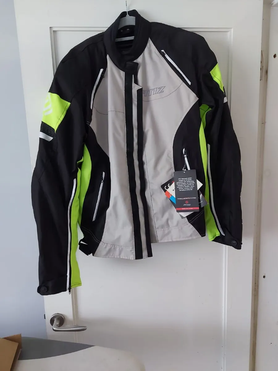 Motorbike jacket size Large - Image 2