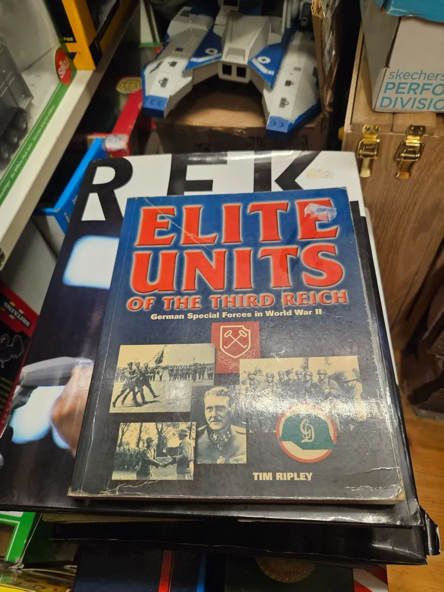 Book Elite Units of the German Army WW2 - Image 1