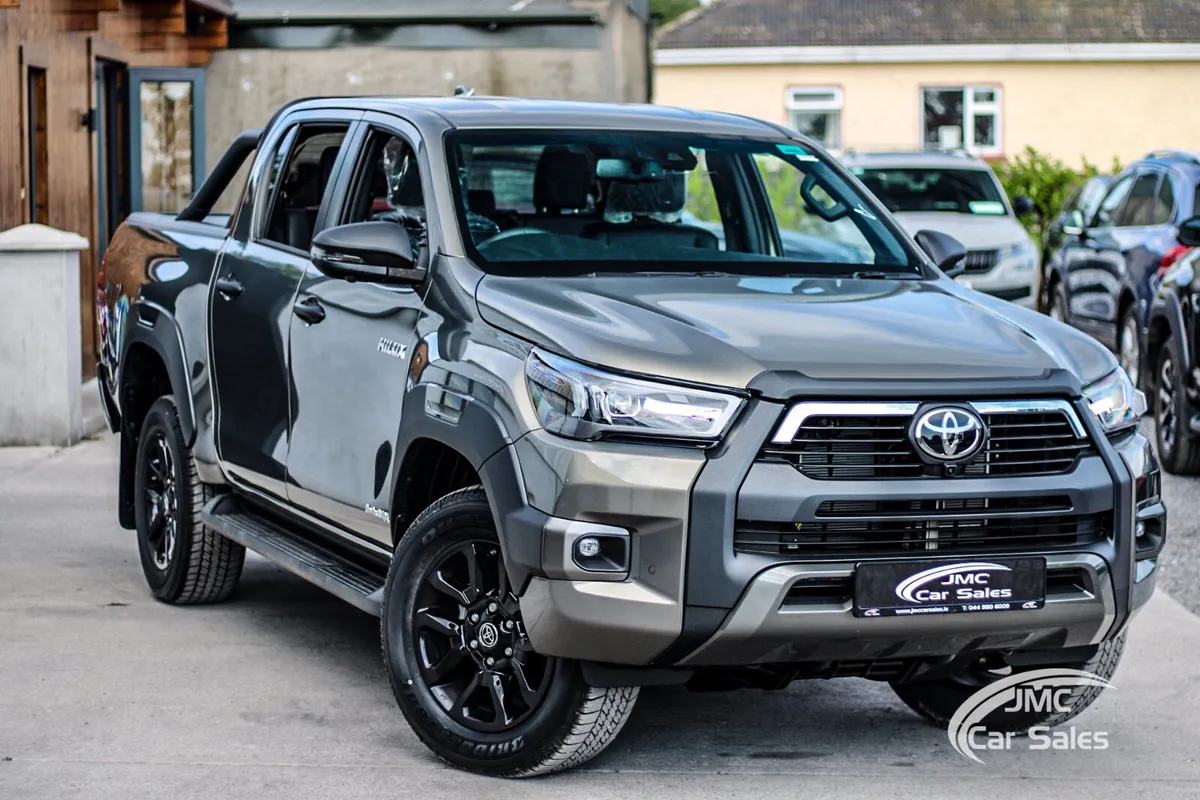 2026 TOYOTA HILUX INVINCIBLE X - Image 2