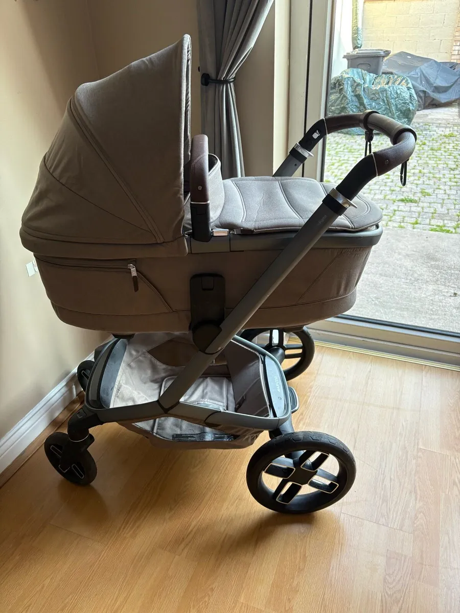 Maxi cosi fame travel system - Image 1
