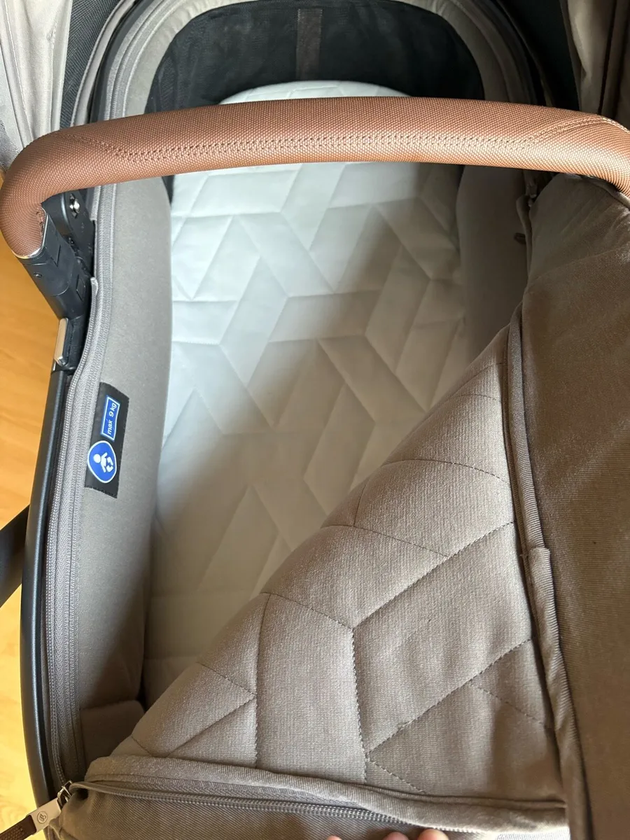 Maxi cosi fame travel system - Image 4