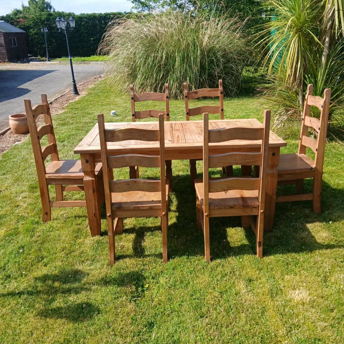 Kitchen table and chairs - Image 2