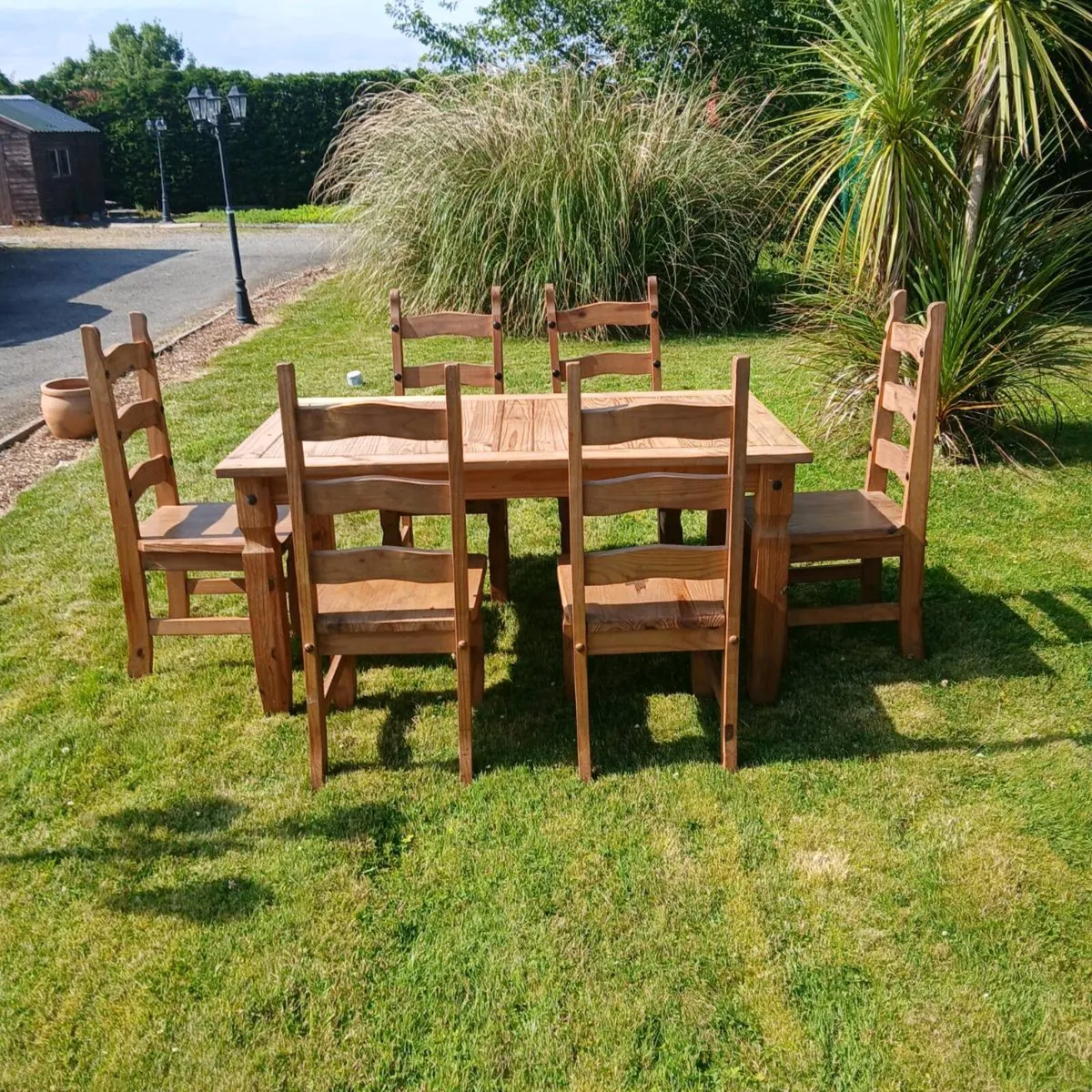 Kitchen table and chairs - Image 3