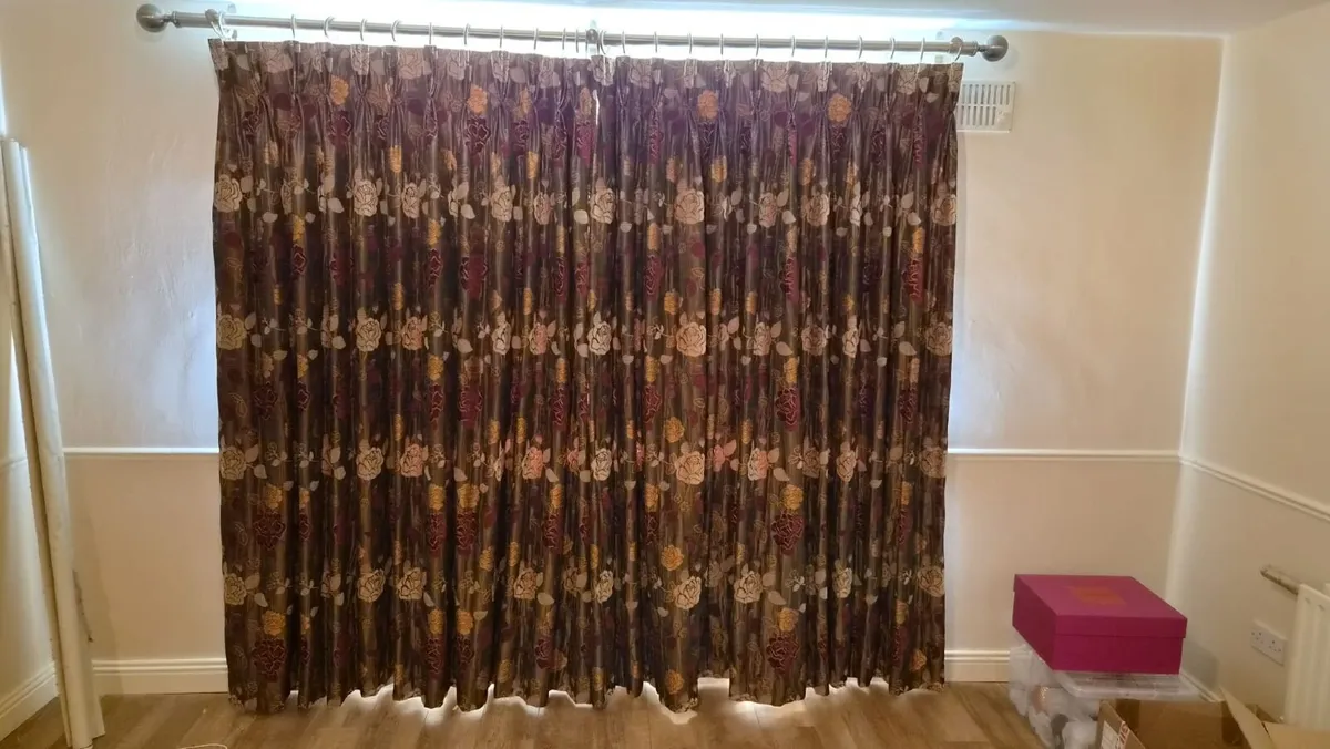 Curtains - Image 3