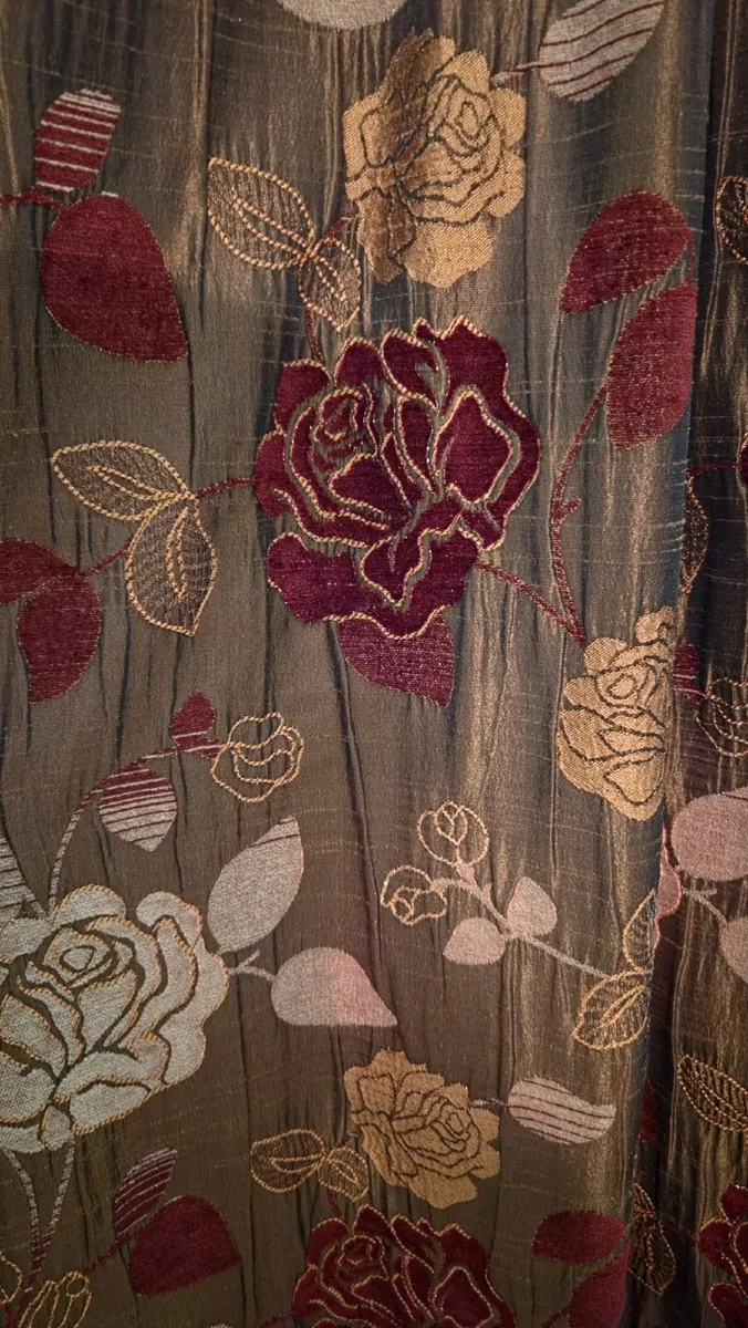 Curtains - Image 2