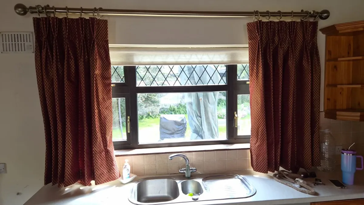 Curtains - Image 2