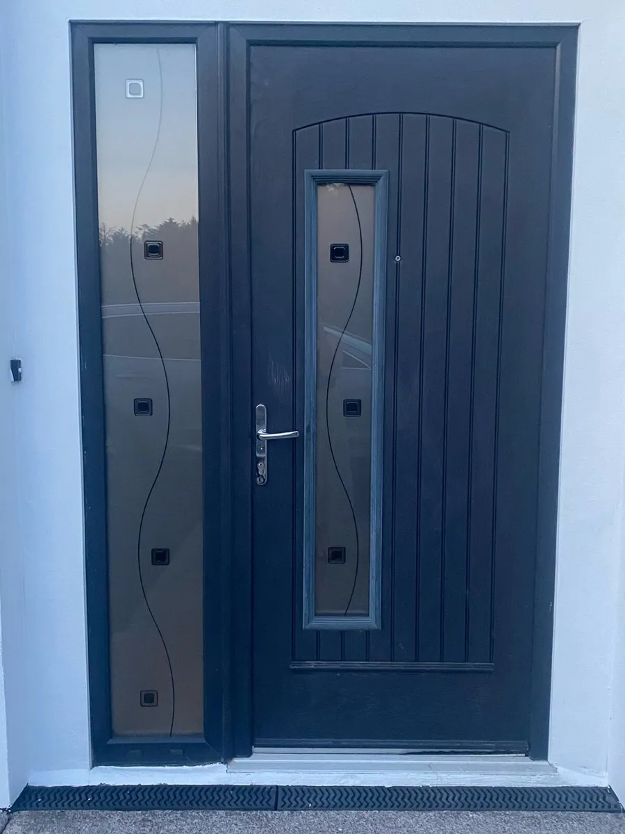 Front door - Image 2