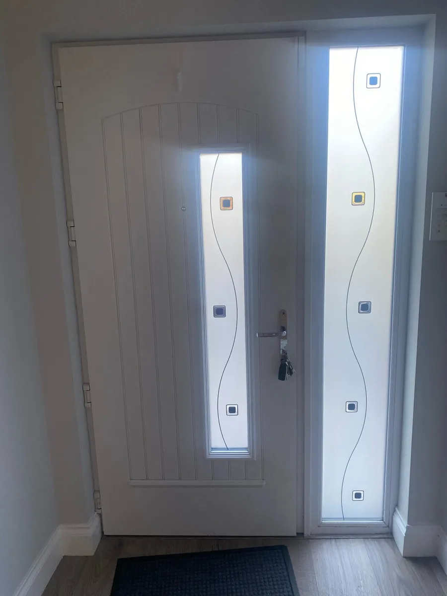 Front door - Image 3