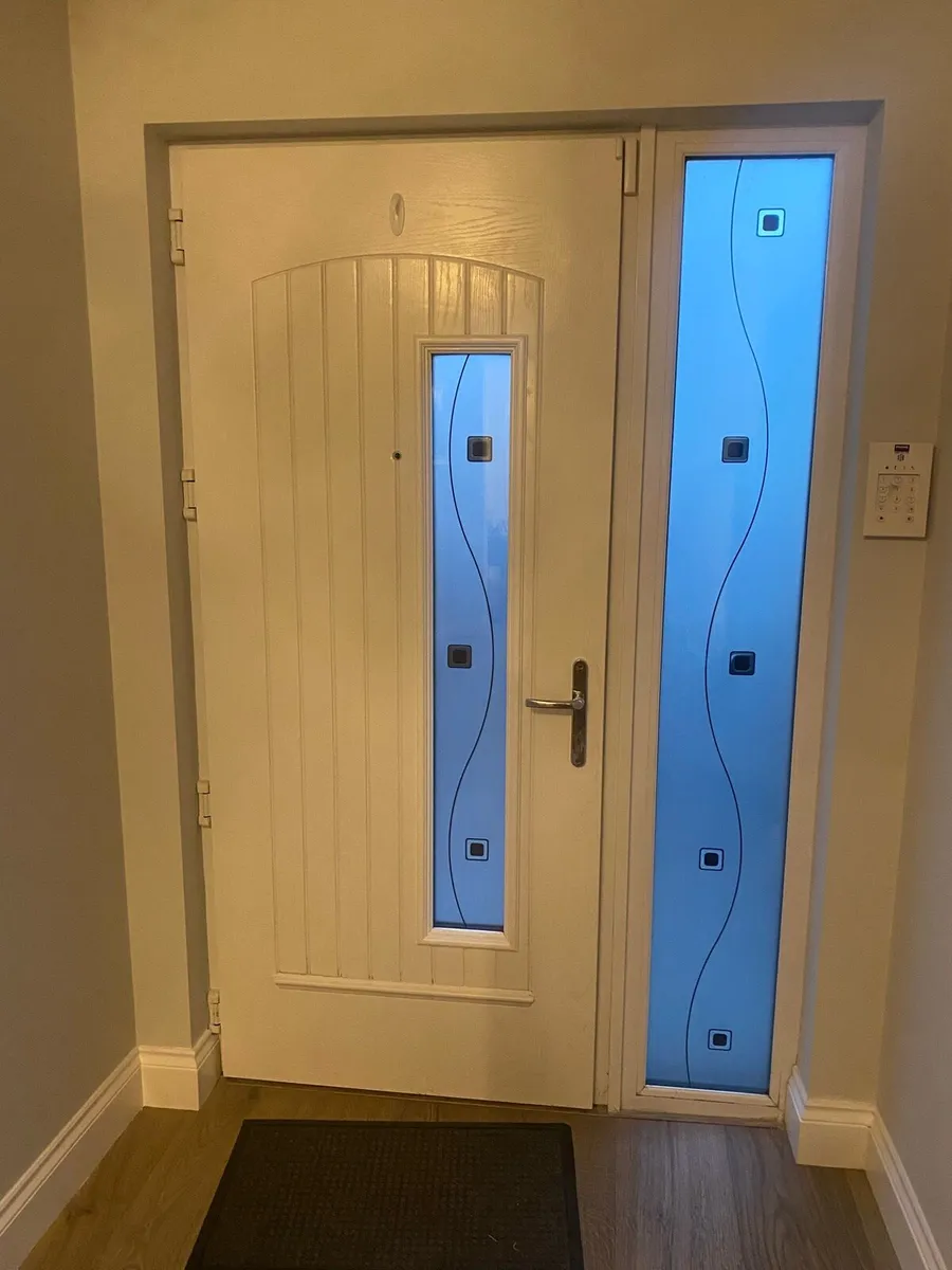 Front door - Image 4