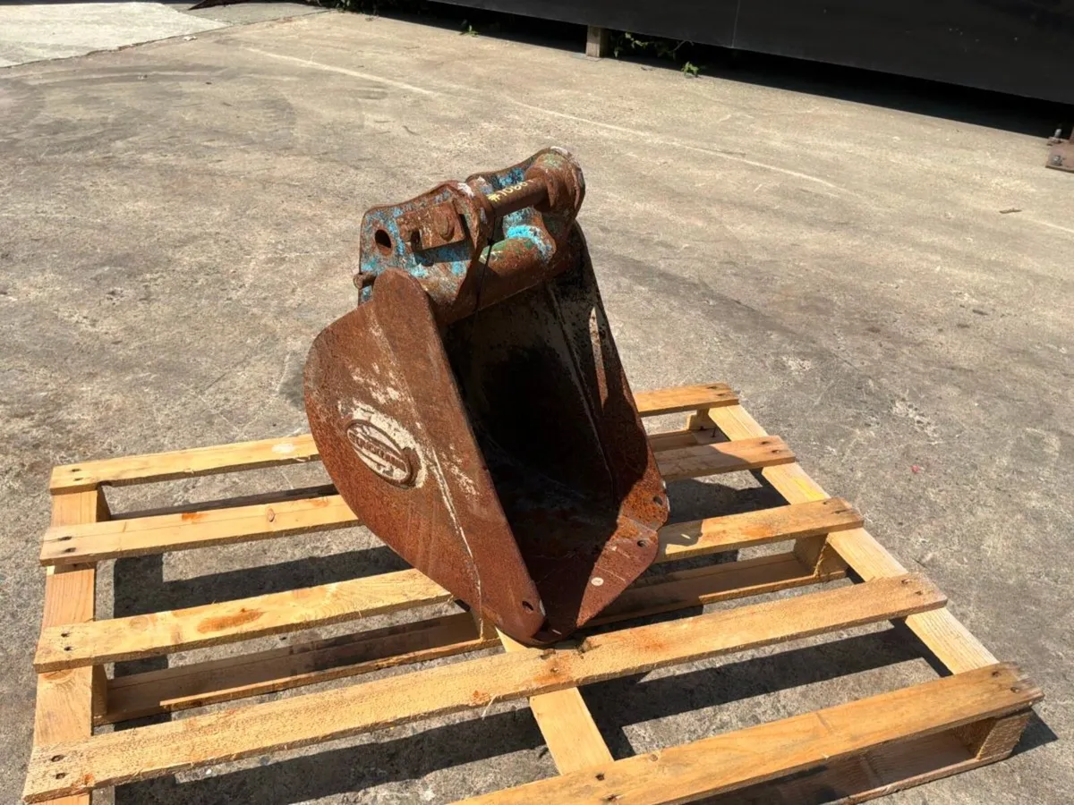 12" Strickland mini digger bucket....30mm pins... - Image 3