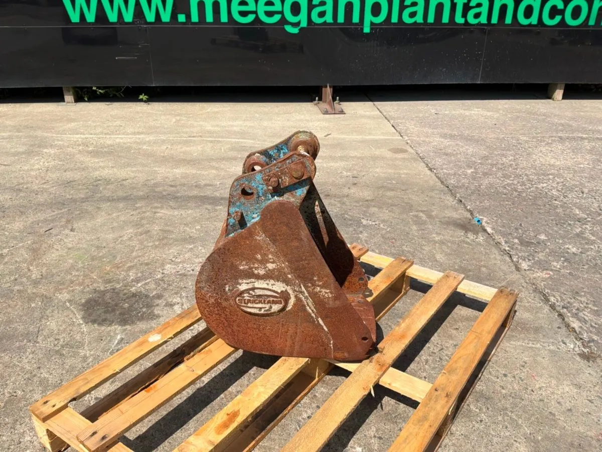 12" Strickland mini digger bucket....30mm pins... - Image 4