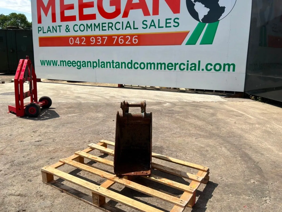 12" Strickland mini digger bucket....30mm pins... - Image 2