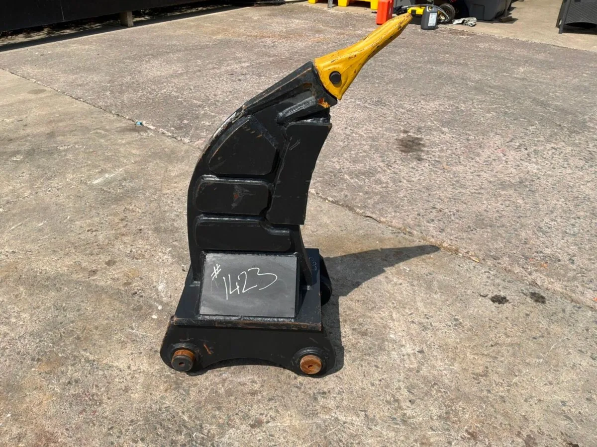 New / unused 13 tonne ripper tooth..65mm pins..... - Image 2