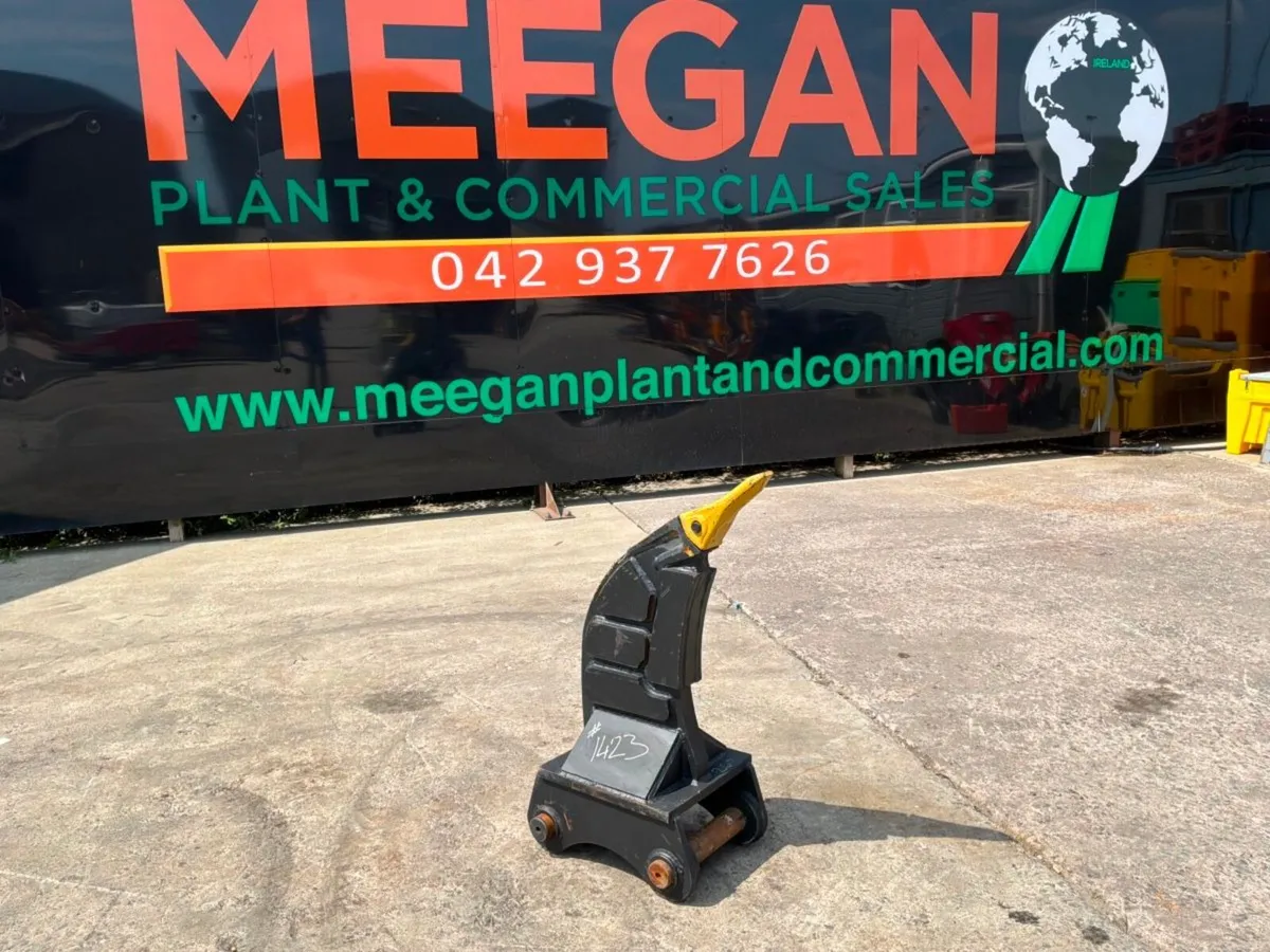 New / unused 13 tonne ripper tooth..65mm pins..... - Image 1