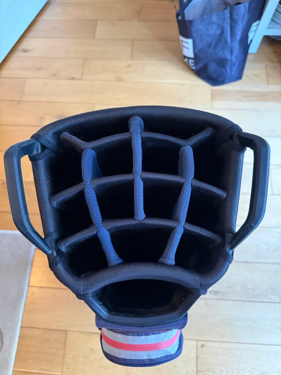 Titliest StaDry cart bag - Image 4
