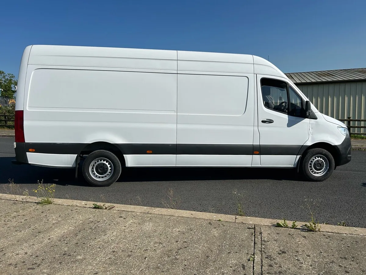 Mercedes sprinter 319 3.0 V6 doe and tax - Image 3