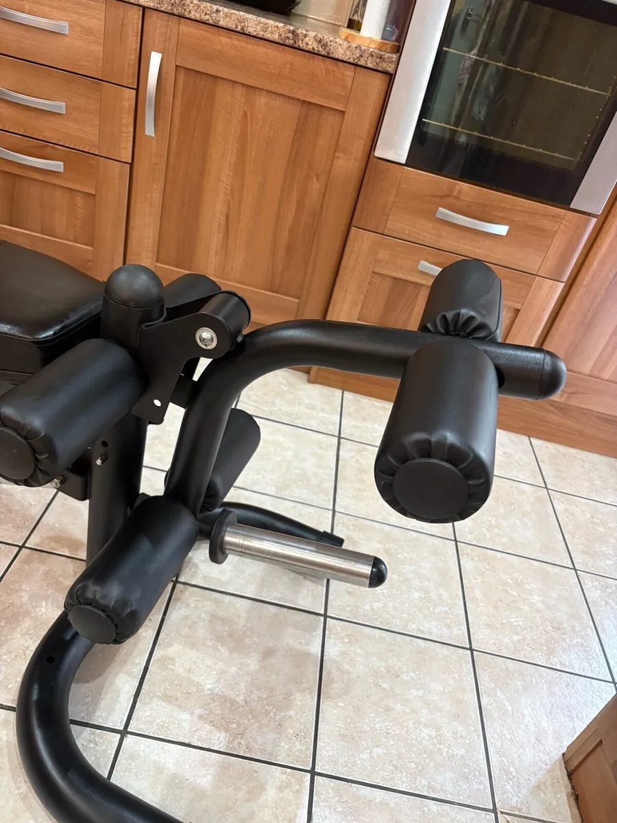 LARGE SELUXE WEIGHT BENCH, SAVE 180 EURO ON NEW!! - Image 3
