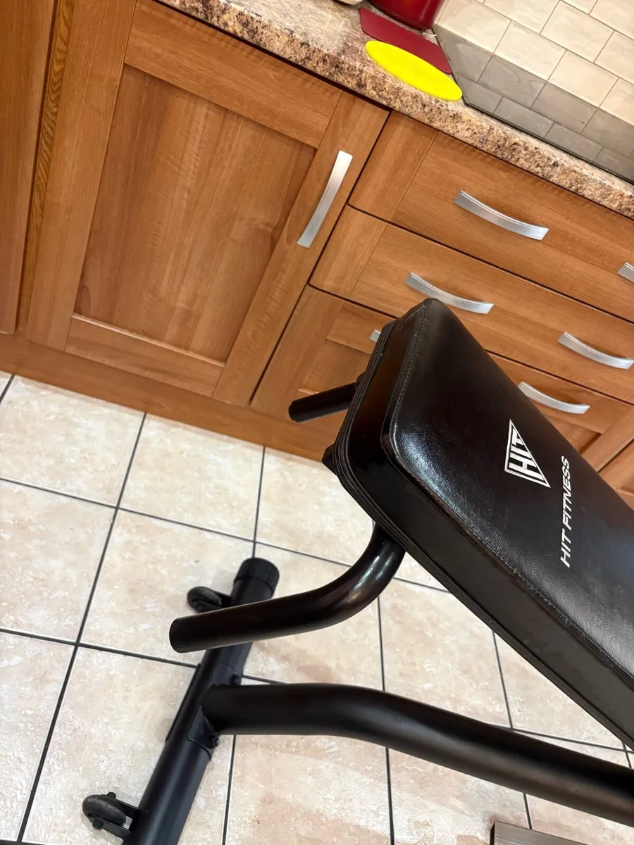 LARGE SELUXE WEIGHT BENCH, SAVE 180 EURO ON NEW!! - Image 4