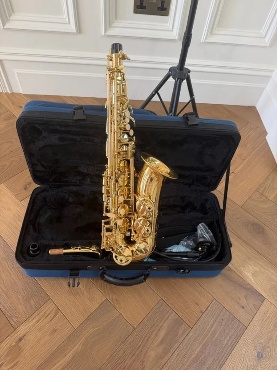 Saxaphone For Sale - Image 1