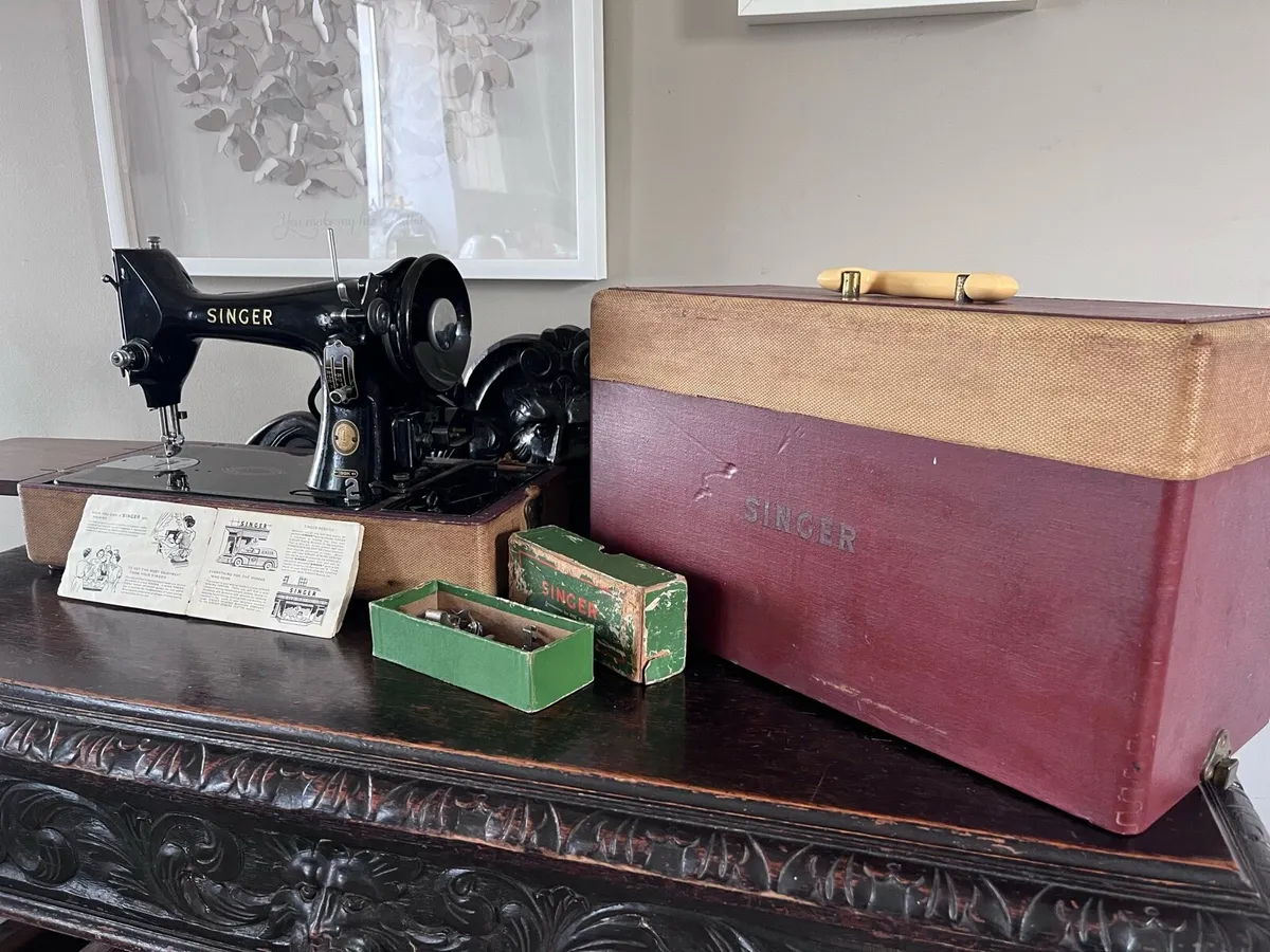 Singer sewing machine 99k - Image 3
