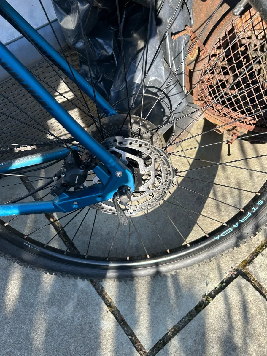Raleigh Strada Hybrid 27.5’ Bike - Image 3