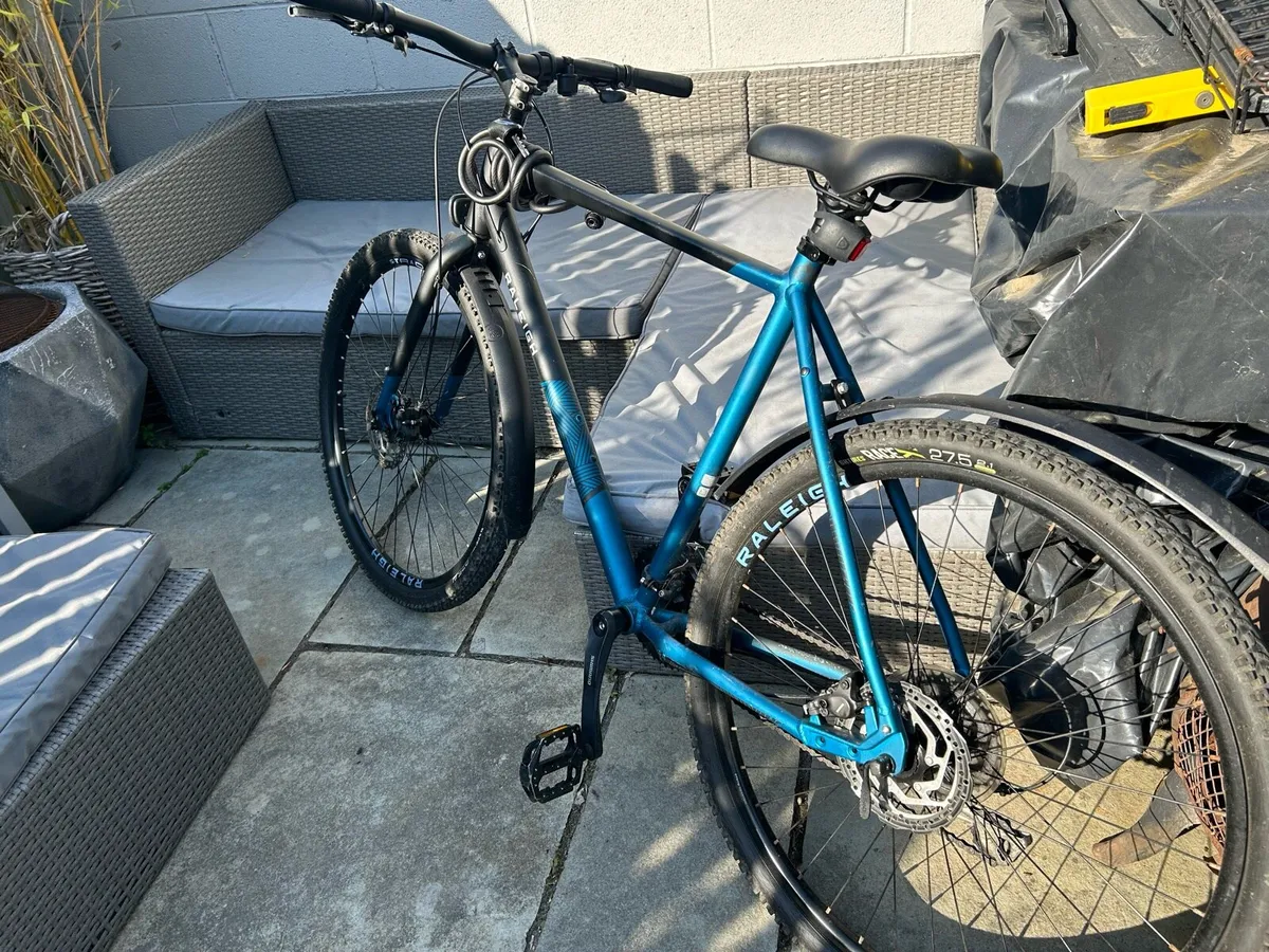 Raleigh Strada Hybrid 27.5’ Bike - Image 2