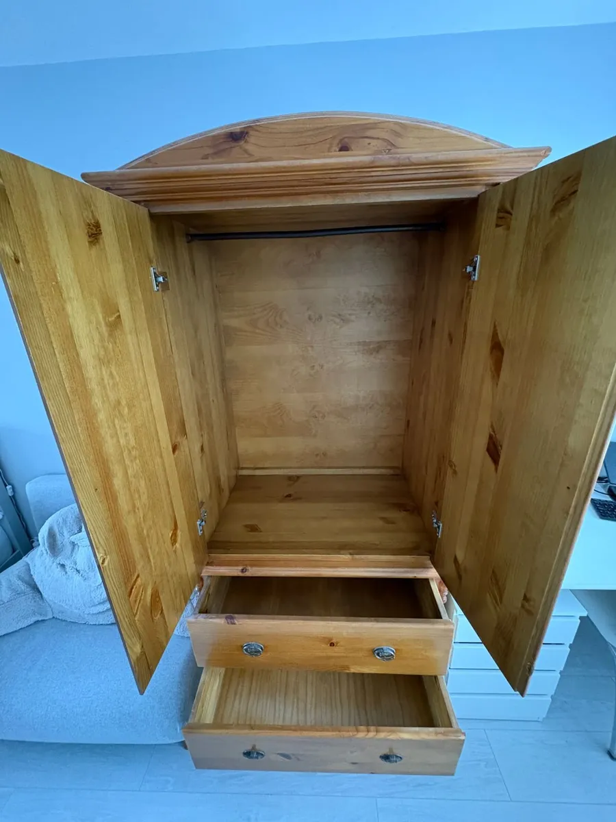 Bedroom Furniture matching set - Image 3