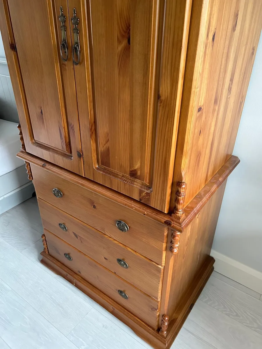 Bedroom Furniture matching set - Image 4
