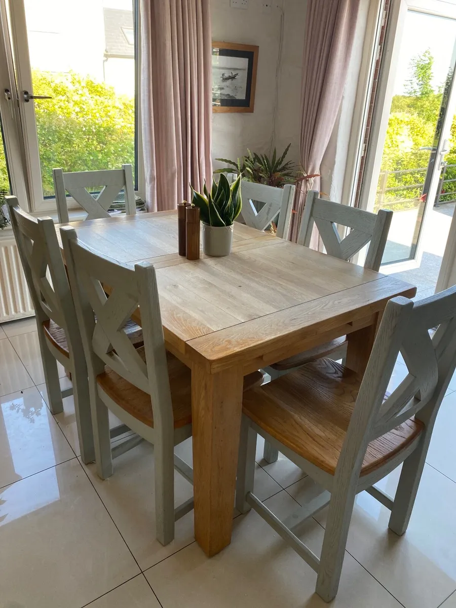 Dining room table and chairs - Image 1