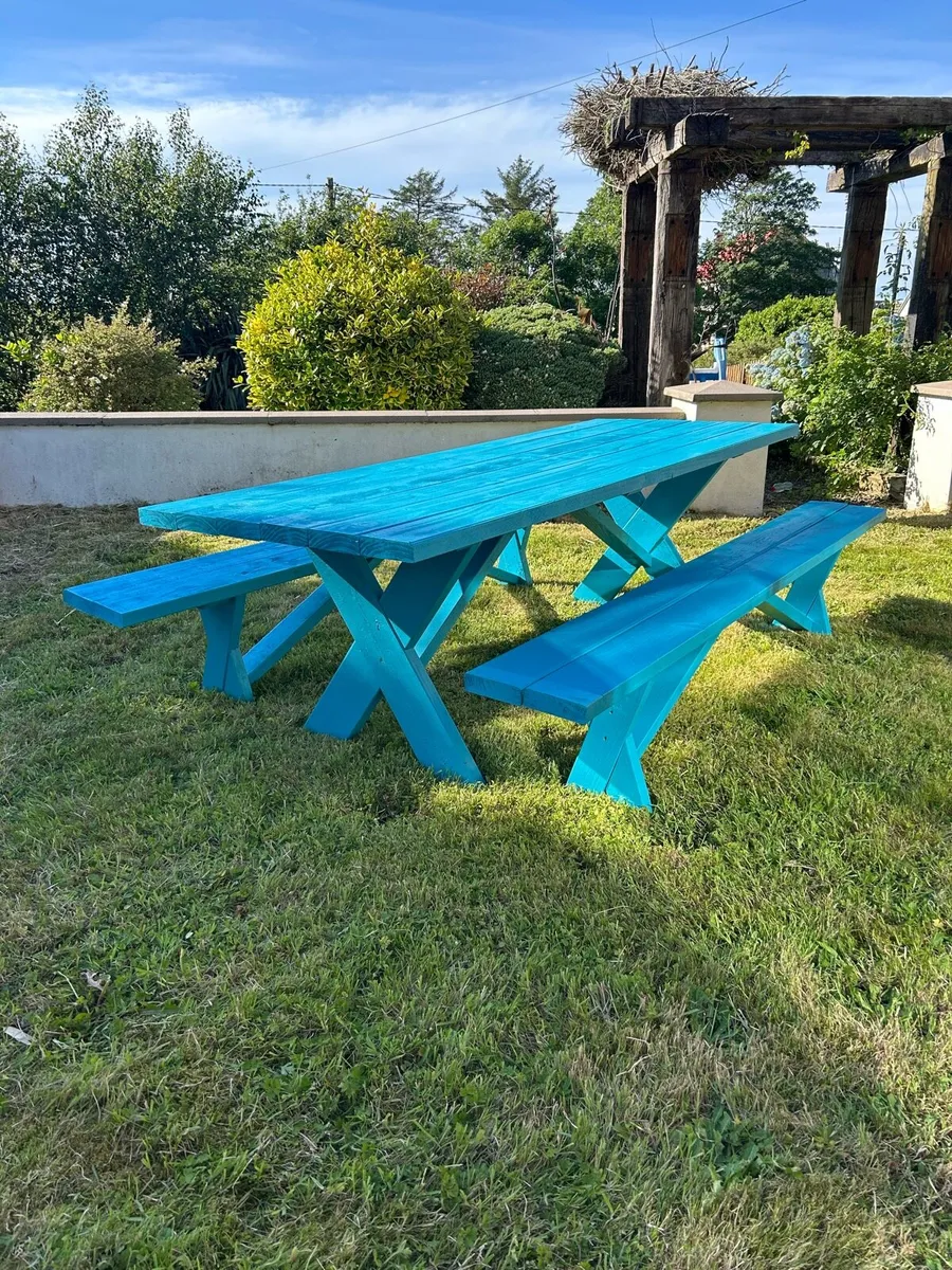 Picnic table - Image 1