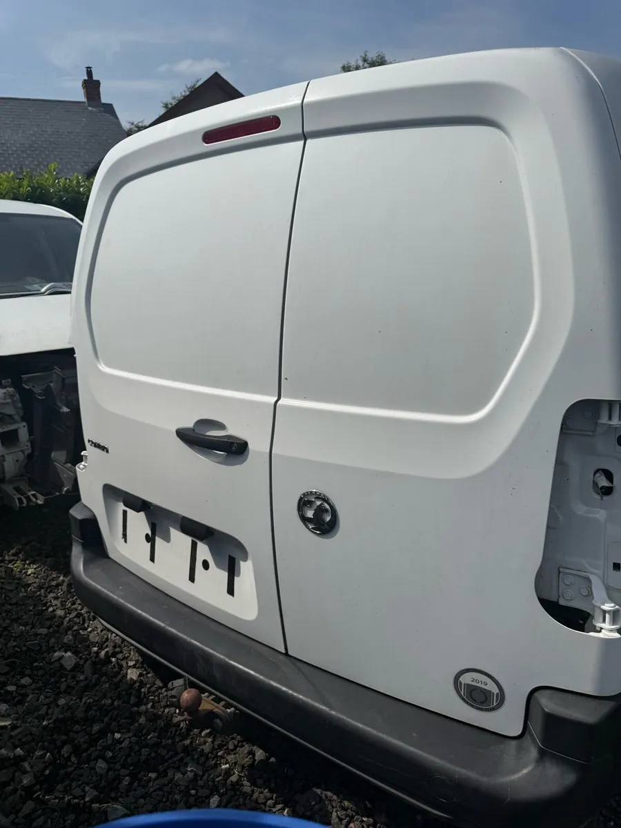 Citroen Berlingo Peugeot partner combo back doors - Image 4