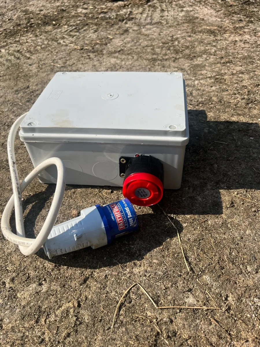 Silage Pit Automatic Bird Deterrent Box - Image 2