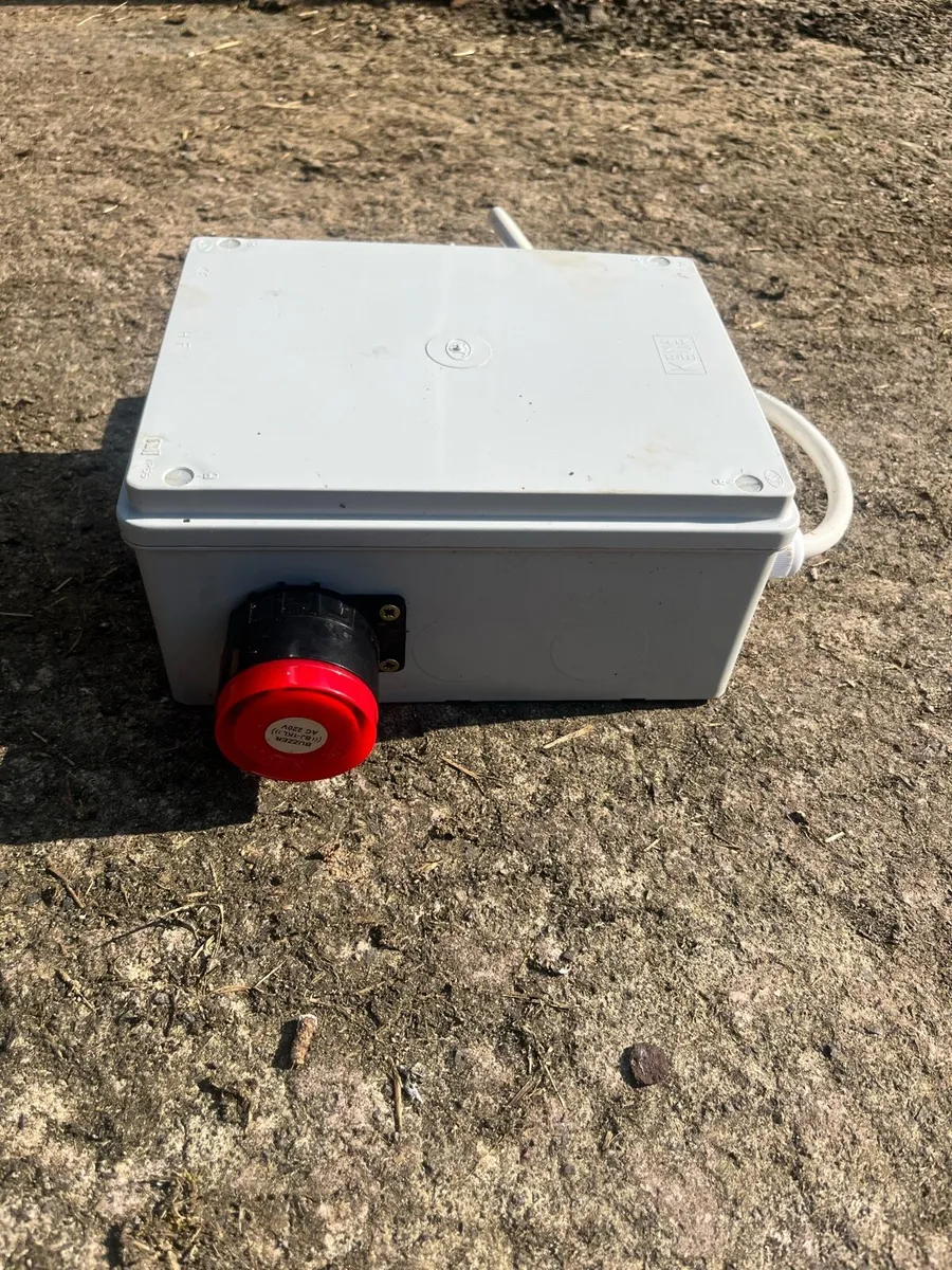Silage Pit Automatic Bird Deterrent Box - Image 3