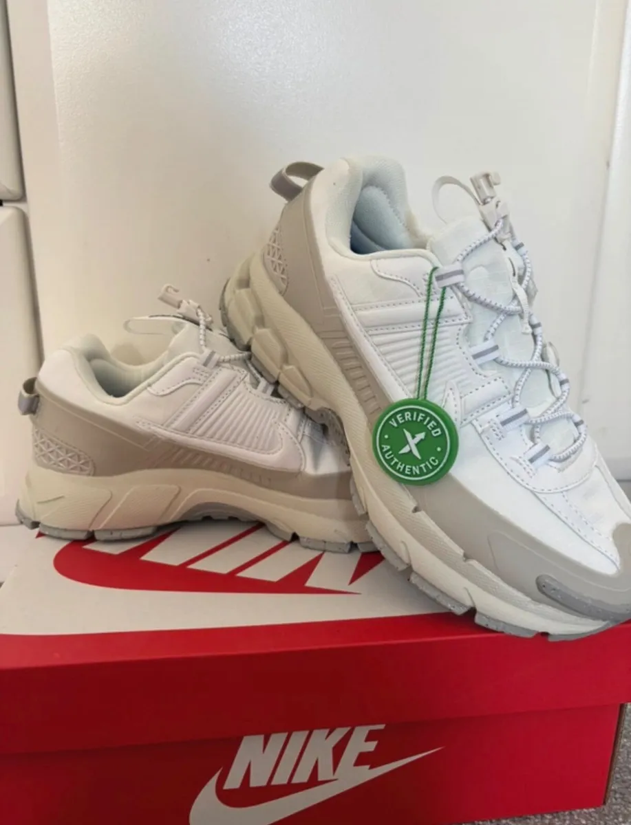 Nike Vomeros - Image 1