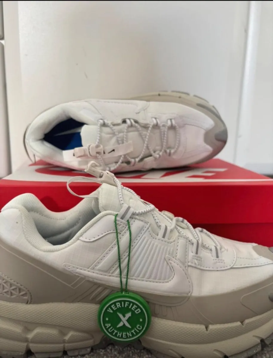 Nike Vomeros - Image 2