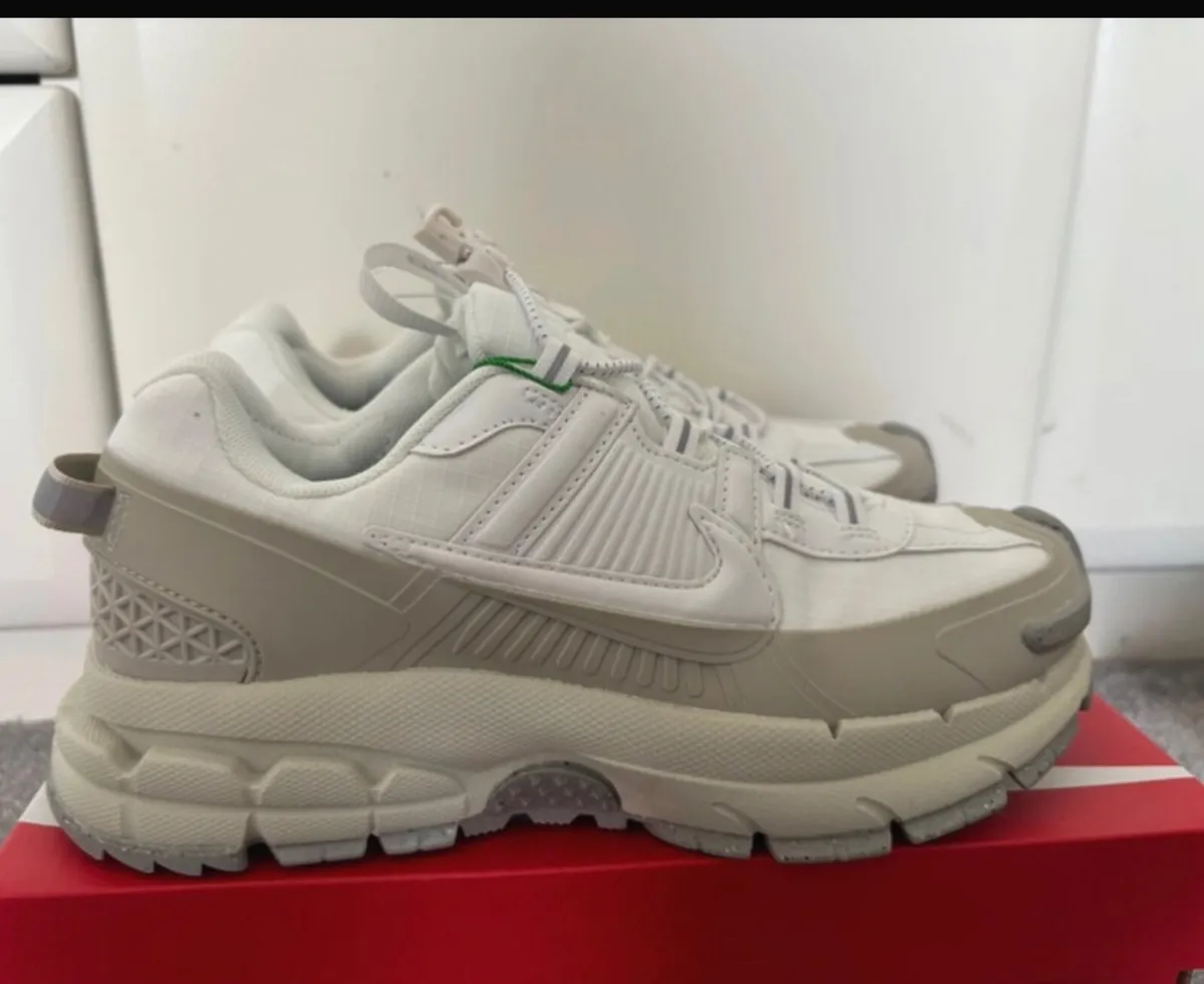 Nike Vomeros - Image 3